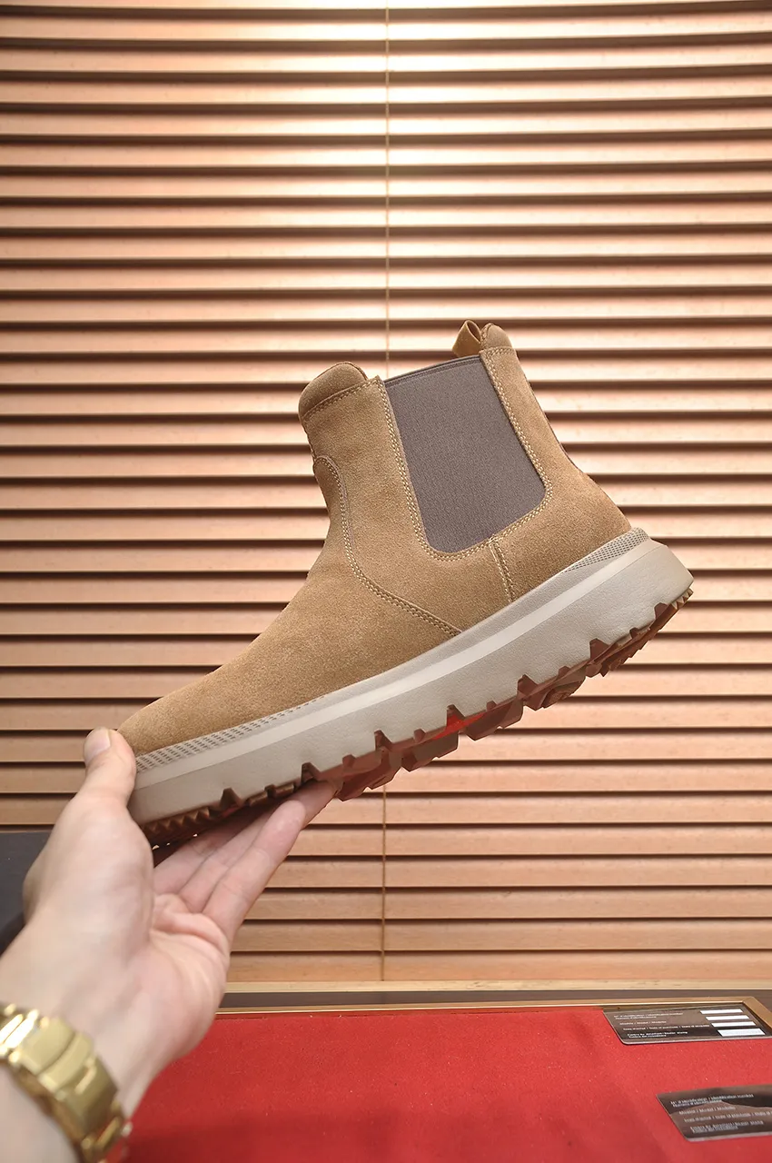 Men's shoes 💰580💶【UGG】(full genuine wool lining) Please pay attention to the original quality and compare the thickness of the wool 🏮🏮Hot style Martin boots from Australia's warm luxury brand men's shoes, official website synchronization, Beckham men's style..., made of imported top-layer waxed cowhide, waxed toe, Australian real wool velvet lining Carefully sewn...Imported rubber Martin boots outsole (comfortable, soft and wear-resistant). I really like the quality...Exquisite workmanship, you can't put it down once you see it. Code number 39-44